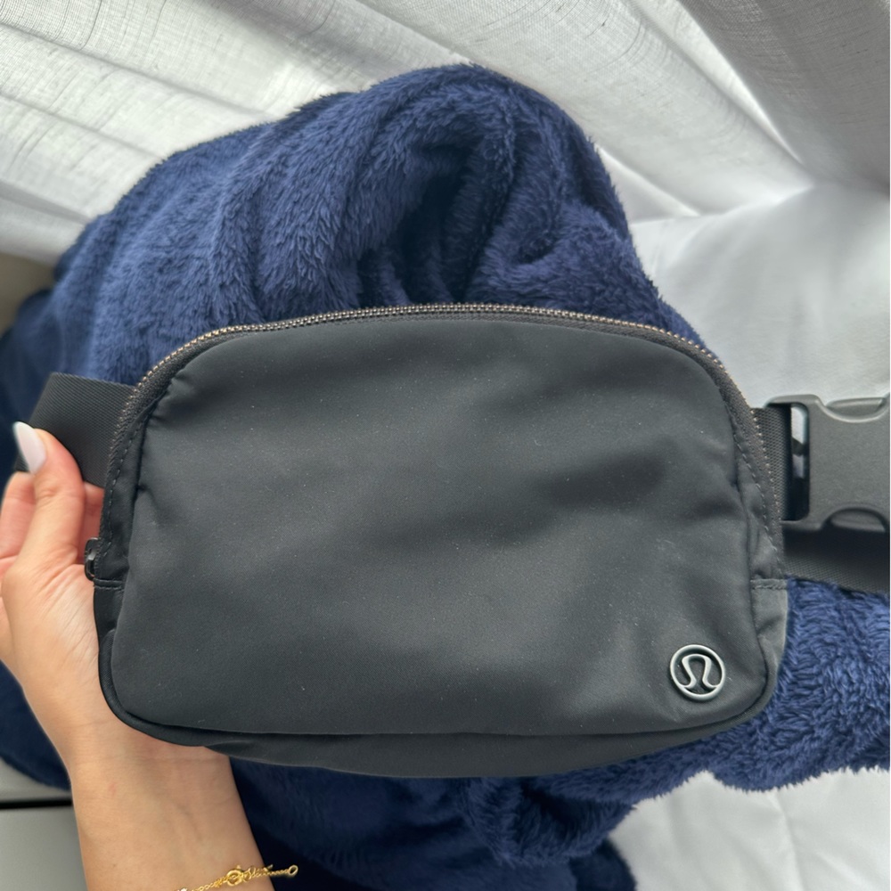 Lululemon everywhere belt bag 1L